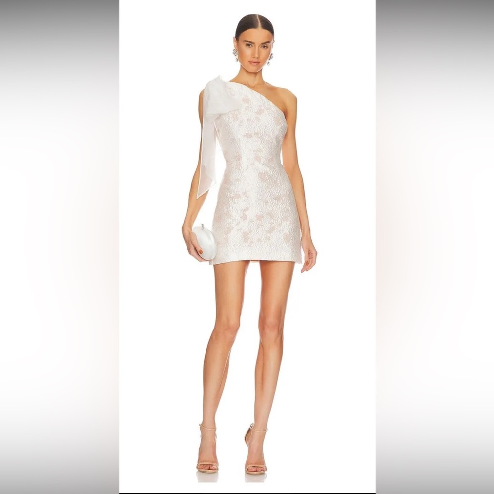 Elliatt White One-Shoulder Dress